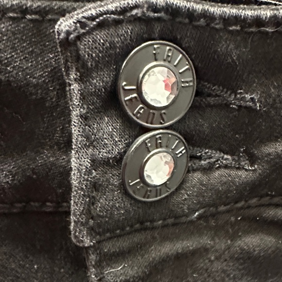 Elegant Black Women's Capris - Picture 4 of 5